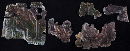 Placa de bronze d'una caixa de núvia. Segle IV. La Font del Vilar