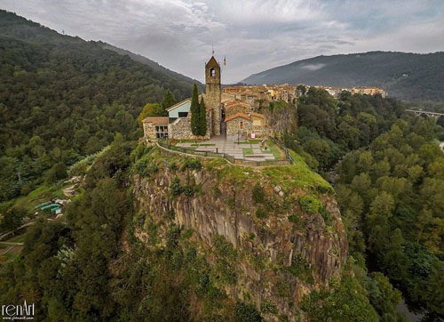 Vista aèria de Castellfollit de la Roca. 2020