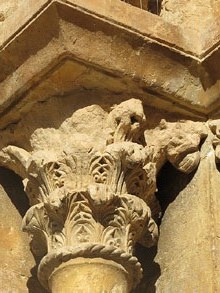 Capitell de la porta de Santa Maria de Lladó