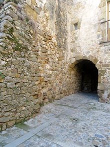 Dependències monacals de Santa Maria de Lladó