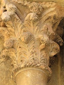 Capitell de la porta de Santa Maria de Lladó