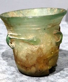 Lipsanoteca. Segle XI. Procedeix de Santa Maria de Lladó. Actualment, al Museu d'Art de Girona