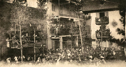 Festa a la plaça de Llívia. 1900-1920