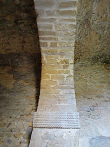 Detall constructiu de la nau de l'església de Sant Esteve de Palau