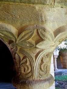 Capitell del claustre de Santa Maria de Vilabertran