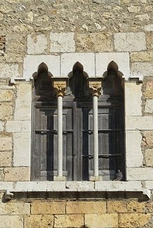 Finestra del Palau abacial de Santa Maria de Vilabertran