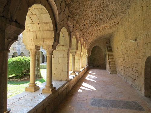 Claustre de l'església de Santa Maria de Vilabertran