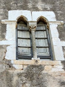 Finestra del Palau abacial de Santa Maria de Vilabertran