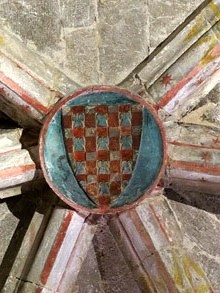 Escut dels Rocabertí a la clau de volta de la capella funerària del Rocabertí, vescomtes de Perelada. Segles XIV-XV