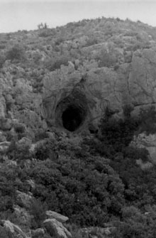 Excavacions al Cau del Duc, a Ullà. 1977