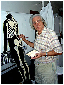 Rodrguez-Amat pintant els vestits de La Dansa de la Mort de Verges