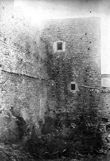 Torre i muralla Nordoest, vistes de l'interior, del castell de Requesens. 1893