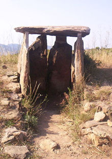 Dolmen de Vinyes Mortes I. 1a meitat 3000 aC