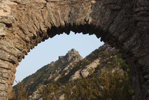 Castell de Sant Salvador vist des de Santa Creu de Rodes