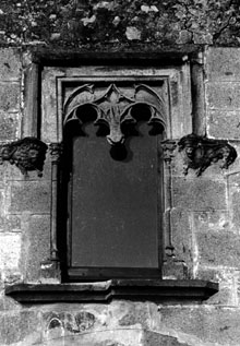 Finestra gòtico-renaixentista del mas Falgós de Viladamat. 1989