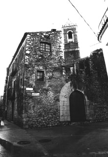 Cal Llossaire, antic castell-palau dels senyors de Vilanant. 1989